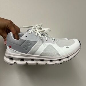 On Running Cloudrunner Women’s 9.5